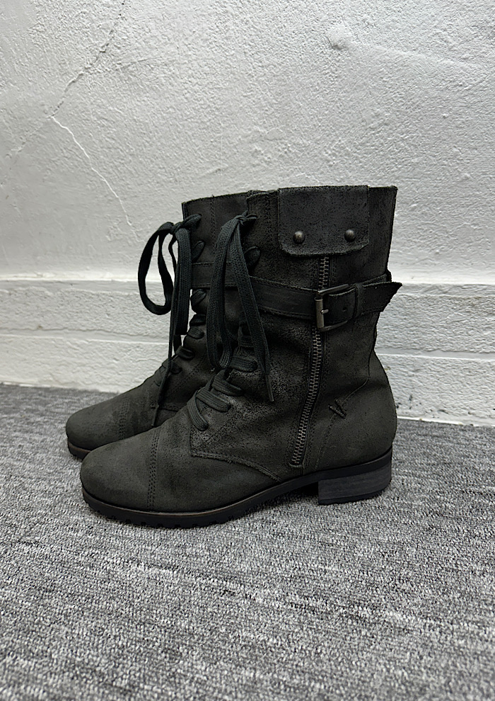 leather boots (240)